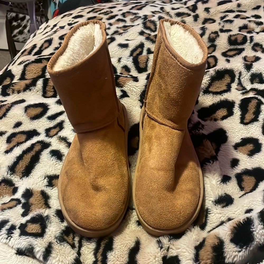 short cozy boots